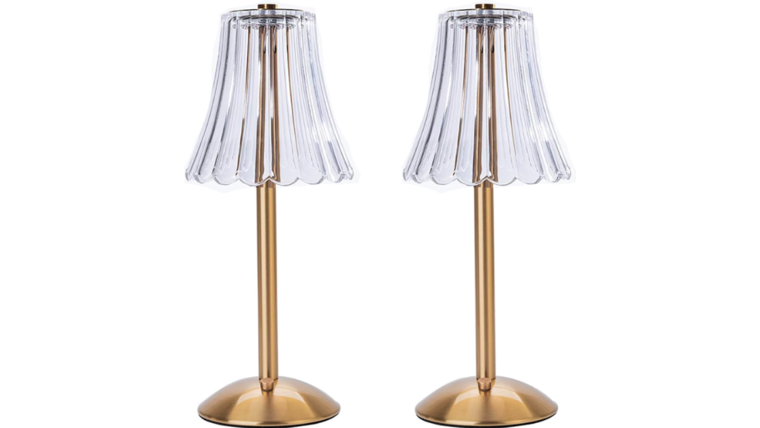 Scalloped Glass Shade Tabletop Lamp